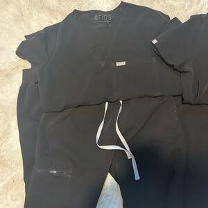 Figs Black Scrub Set